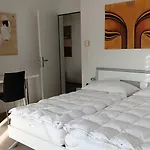Luxury Penthouse 4 Bedroom 8 Min Walk To Wef شقة