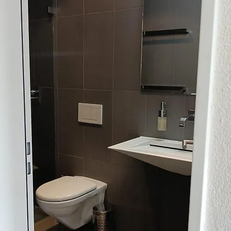 Luxury Penthouse 4 Bedroom 8 Min Walk To Wef Apartment *