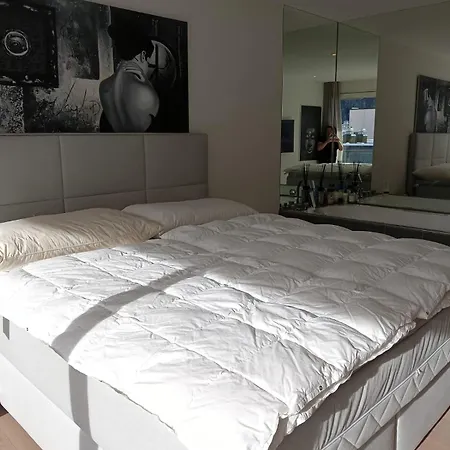 Luxury Penthouse 4 Bedroom 8 Min Walk To Wef Apartment *