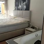 Luxury Penthouse 4 Bedroom 8 Min Walk To Wef דירה דאבוס