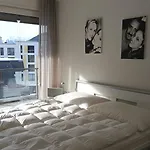 Luxury Penthouse 4 Bedroom 8 Min Walk To Wef דירה דאבוס